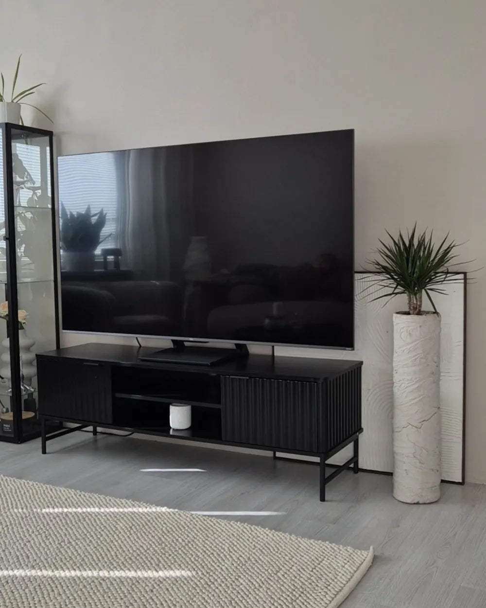 TV Stand GLASTONBURY Black – Retro Cabinet with Shelves, Cable Management, 140 cm