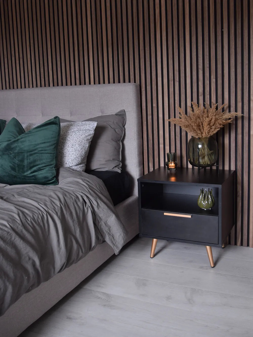 1 Drawer Bedside Table INDIO – Black Nightstand with Gold Accents, Modern Storage Side Table