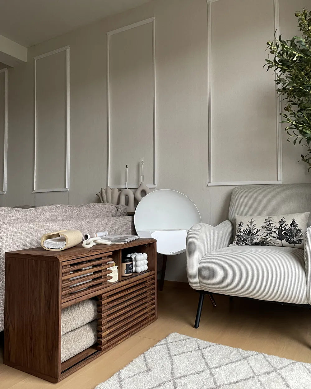 Armchair ALMIND Corduroy Light Grey – Retro Fabric Armchair with Deep Seat and Recessed Arms